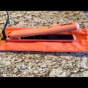 Amika flat iron